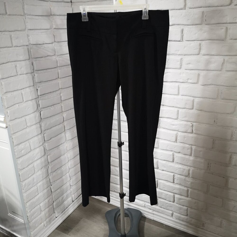 Guess Ladies Size 31 Waist Black Flare Leg Zipper & 2 Clasp Closure Pants